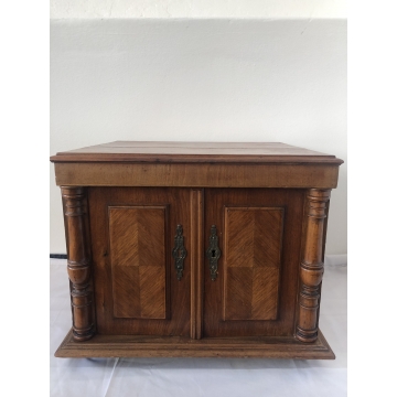 Noční stolek - šperkovnice...